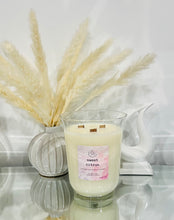 Cargar imagen en el visor de la galería, Vela de soja malvada de madera triple XL - Cítricos dulces