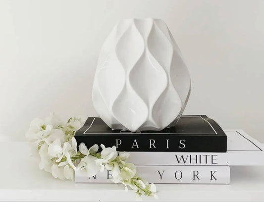 Nico Vase