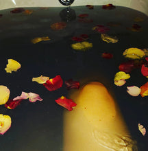 Load image into Gallery viewer, Black Magic Milk Bath with Rose Petals &amp; Orange Slices
